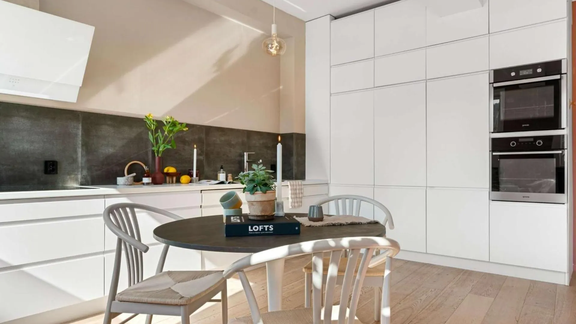 Roomsly Apartments - Bright Downtown Stay With Rooftop Terrace Bergen