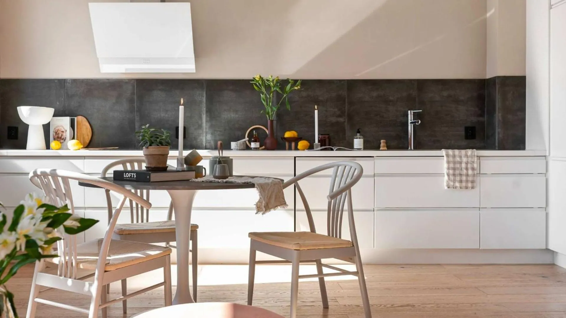 Roomsly Apartments - Bright Downtown Stay With Rooftop Terrace Bergen